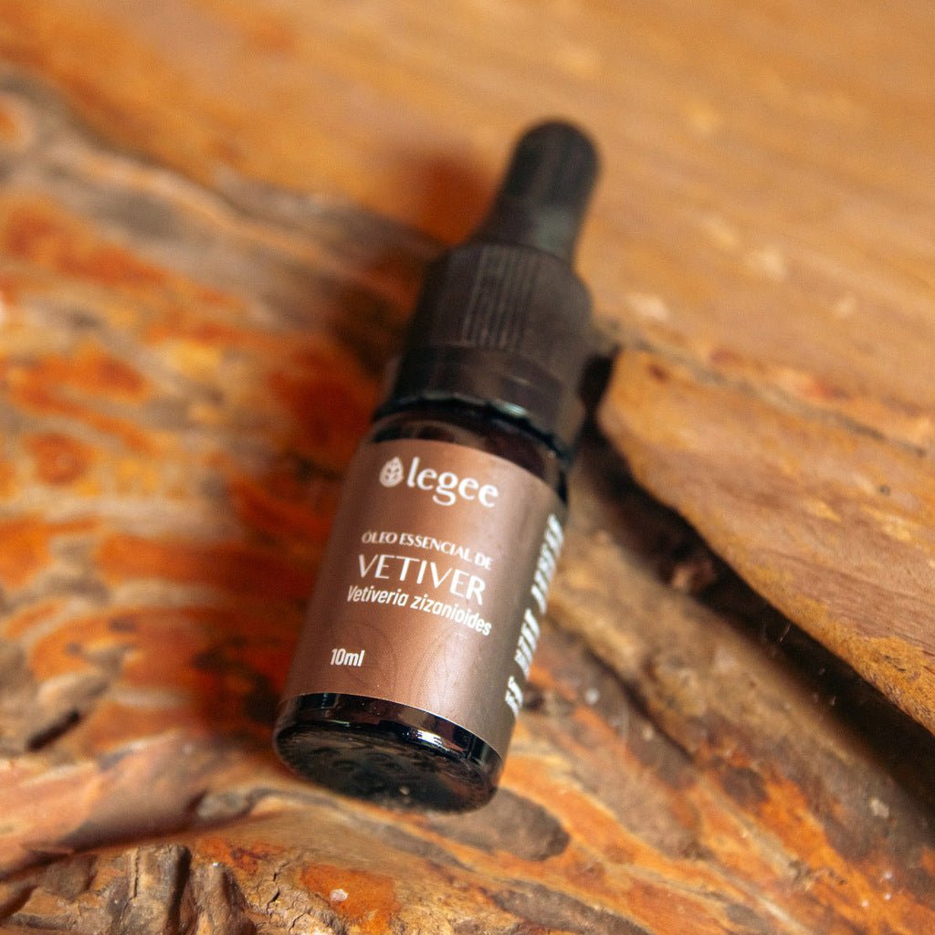 Óleo essencial de Vetiver (Vetiveria zizanioides) - 10mL - Legee